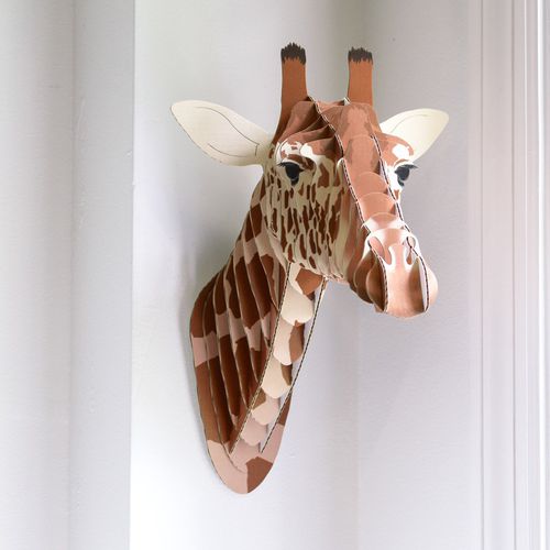 ボール紙製彫刻 - JULIETTE LIFELIKE GIRAFFE HEAD - cardboard safari - 壁面
