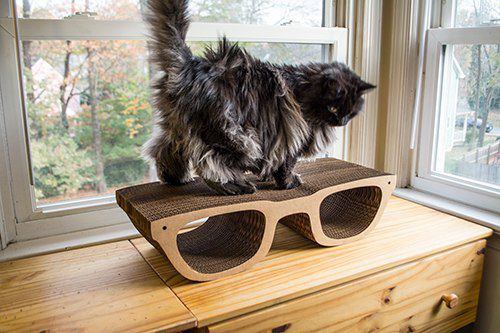 ボール紙製彫刻 - HIP GLASSES CAT SCRATCHER - cardboard safari