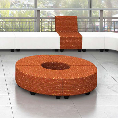 現代風プーフ - VERSA - Office Furniture Group - 布製 / 革製 / 木製