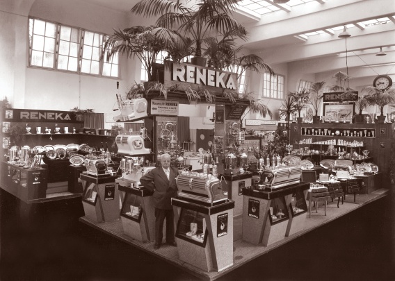 Reneka International Photo 6
