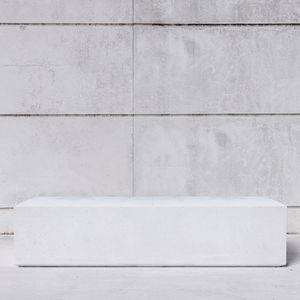 banco para espaço público de design minimalista 1