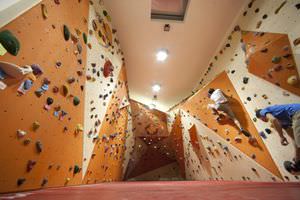 torre de escalada para ambiente interno