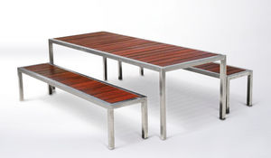 conjunto de mesa e bancos contemporâneo