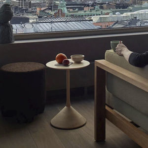 mesa lateral contemporânea