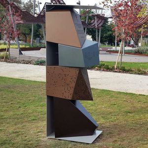 escultura metálica