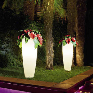 vaso de jardim em material plástico 1