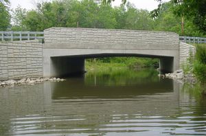 ponte em concreto pré-fabricado