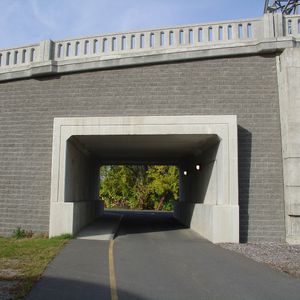 túnel com secções em concreto armado