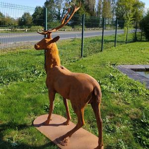 escultura em ferro fundido