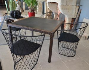 conjunto de mesa e cadeiras contemporâneo