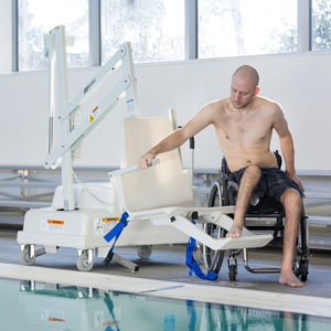 plataforma elevadora para piscina pública