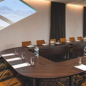 mesa de conferências contemporânea