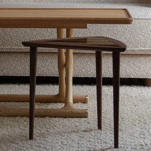 mesa lateral contemporânea