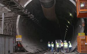túnel com secções em aço 1