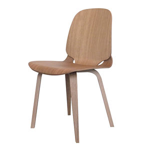cadeira para interlocutor de design escandinavo