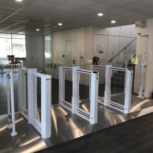 catraca de portas retráteis para controle de acesso automático 1