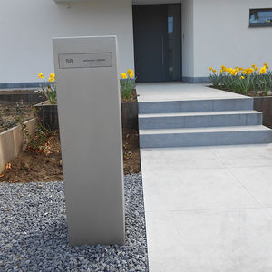 caixa de correio com pedestal