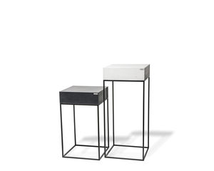 mesa lateral de design minimalista