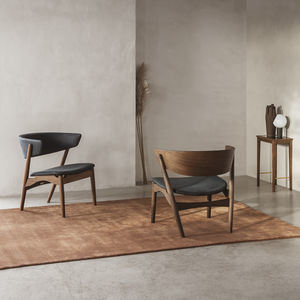 poltrona baixa de design escandinavo
