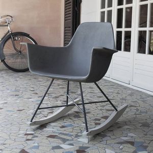 cadeira contemporânea / com braços / de balanço / em madeira