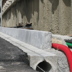 calha de escoamento em concreto