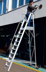 escada com plataforma de trabalho 1