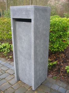 caixa de correio com pedestal