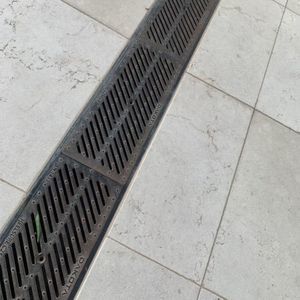 calha de escoamento com grelha