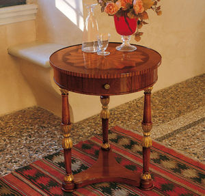 mesa gueridon clássica