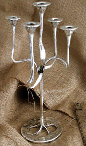 candelabro em metal prateado