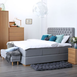 cama de casal / clássica / estofada / com cabeceira em capitonê