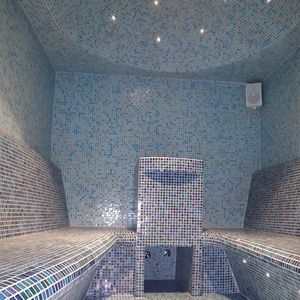 banho de vapor com chuveiro integrado