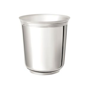 xícara em metal prateado