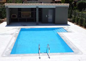 piscina com transbordo
