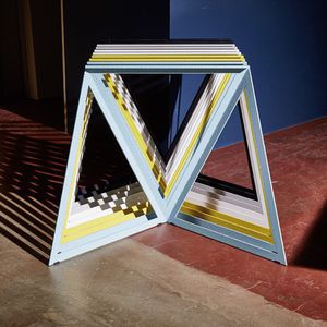 pé de mesa em aço / contemporâneo