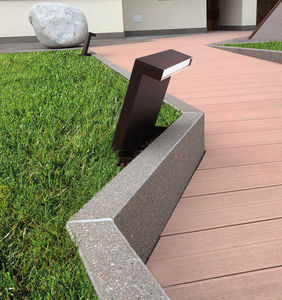 poste balizador de iluminação de jardim