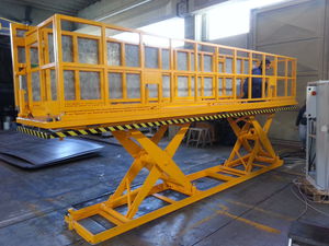 plataforma com braço articulado
