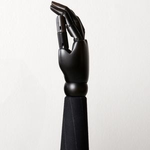 mão de manequim masculino adulto 1