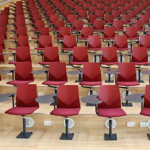cadeira de auditório ergonômica