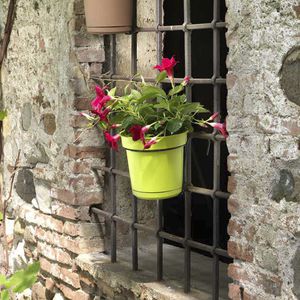 vaso de jardim em material plástico