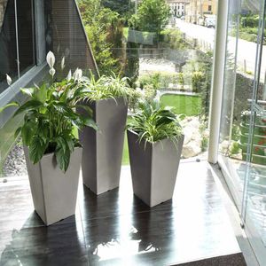 vaso de jardim em material plástico