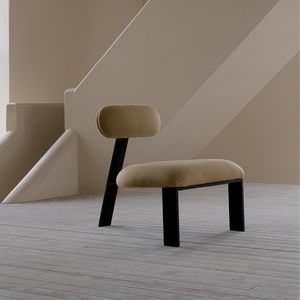 poltrona baixa contemporânea
