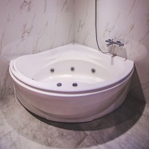 banheira com chuveiro de piso / de canto / em acrílico / de hidromassagem