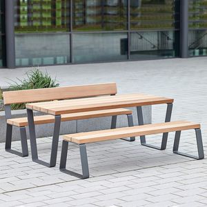 conjunto de mesa e bancos contemporâneo
