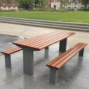 conjunto de mesa e bancos contemporâneo 1
