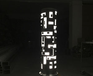 poste balizador de iluminação para espaços públicos 1