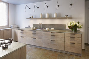 cozinha contemporânea / em ferro / em carvalho / em pedra natural