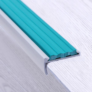 perfil de escada em PVC