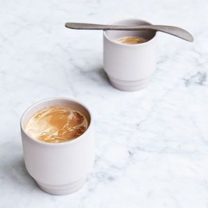 xícara em porcelana