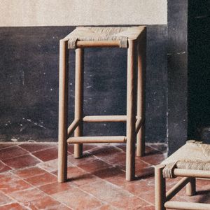 banqueta alta de estilo rústico